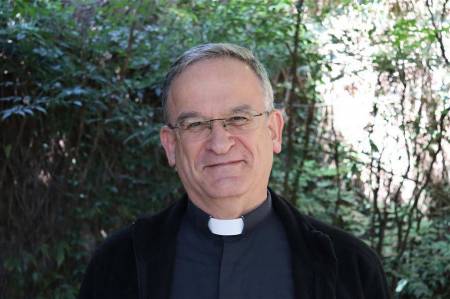 نرفض أن نمرَّ جانبًا مرور الكرام
أنبياء الرجاء في عالم يزداد انقسامًا