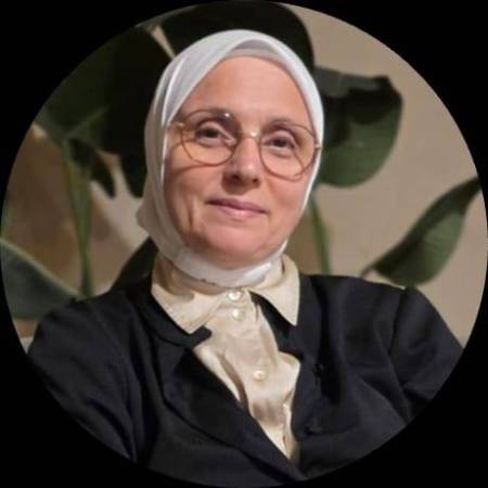 الترجمة الآليَّة بين الاحتمالات الإحصائيَّة والتمثيلات السياقيَّة
دراسة تحليليَّة مقارنة