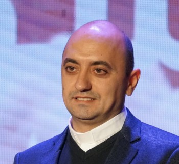 المطران مار اسحق جول بطرس